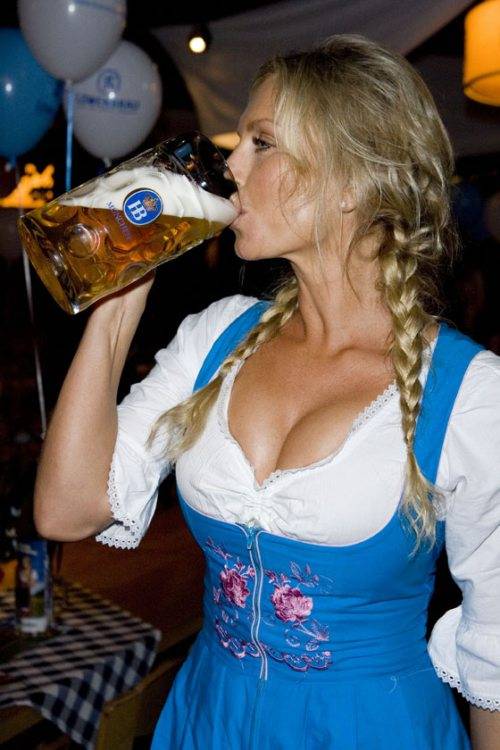sexy-oktoberfest-cleavage-girls-3_clean_500.jpg